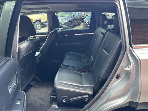 Used 2016 Toyota Highlander XLE AWD/4WD image 19