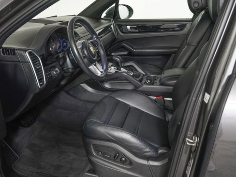 Used 2023 Porsche Cayenne AWD/4WD image 14