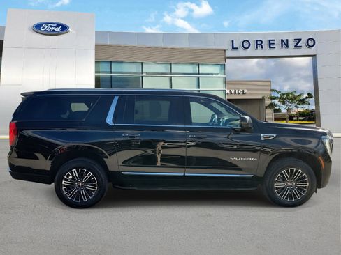 Used 2025 GMC Yukon XL Elevation image 4