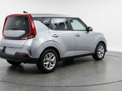 Used 2025 Kia Soul LX w/ LX Technology Package image 9