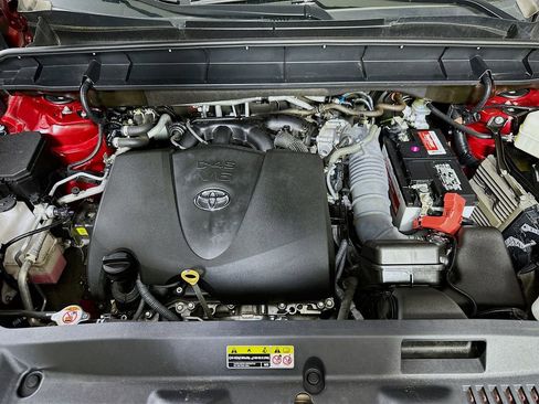 Used 2022 Toyota Highlander XLE FWD image 9
