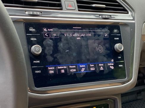 Used 2024 Volkswagen Tiguan SE w/ Panoramic Sunroof Package FWD image 14