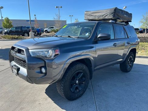 Used 2016 Toyota 4Runner SR5 AWD/4WD image 3
