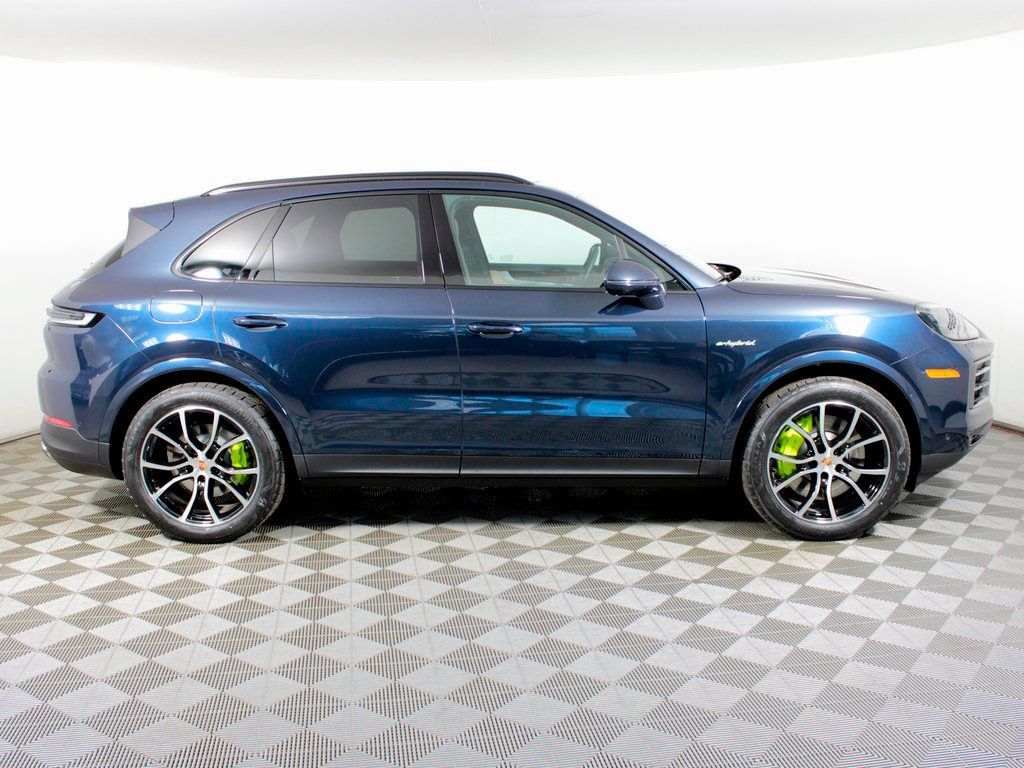 Certified 2026 Porsche Cayenne E-Hybrid AWD/4WD image 8