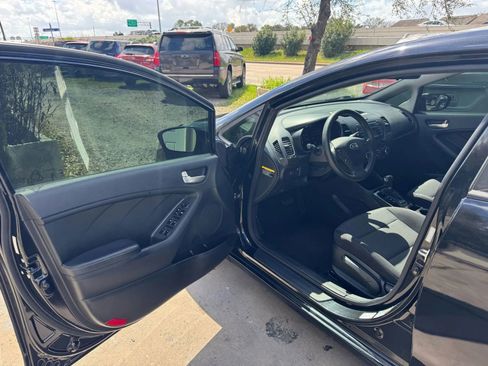 Used 2017 Kia Forte LX FWD image 14