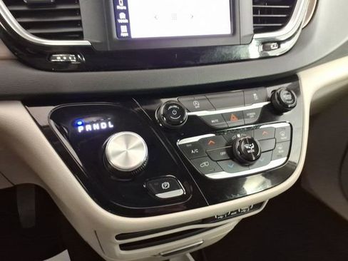 Used 2023 Chrysler Voyager LX FWD image 20