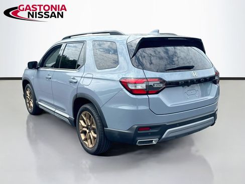 Used 2024 Honda Pilot Touring image 6