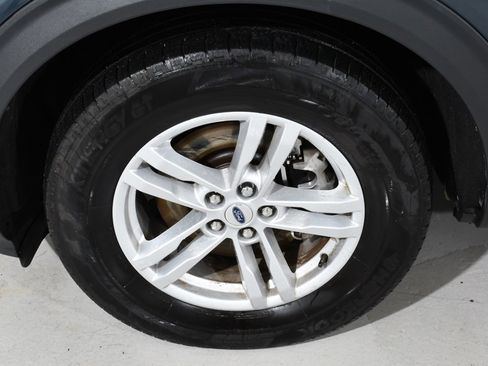 Used 2023 Ford Explorer XLT w/ Equipment Group 202A image 25