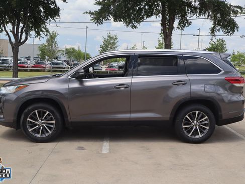 Used 2019 Toyota Highlander XLE FWD image 7