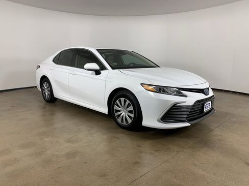 Used 2023 Toyota Camry LE image 5