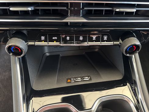 New 2026 Chevrolet Traverse RS w/ LPO, Floor Liner Package image 32