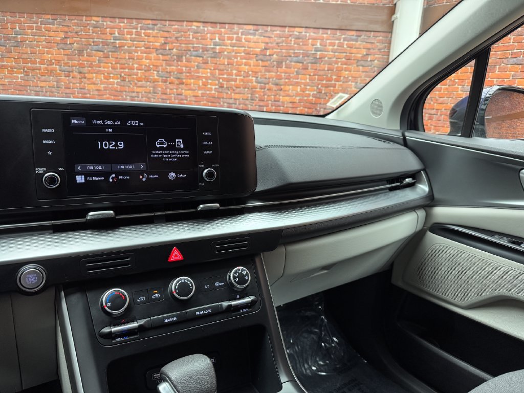 Used 2024 Kia Carnival LX FWD image 19