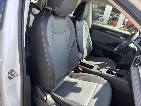 Used 2026 Volkswagen Tiguan SE AWD/4WD image 37