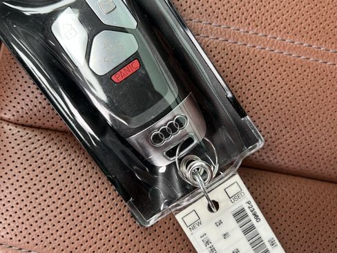 Certified 2025 Audi Q5 2.0T Premium Plus w/ Premium Plus Package image 38