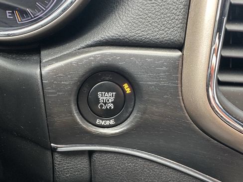 Used 2015 Jeep Grand Cherokee Limited AWD/4WD image 19