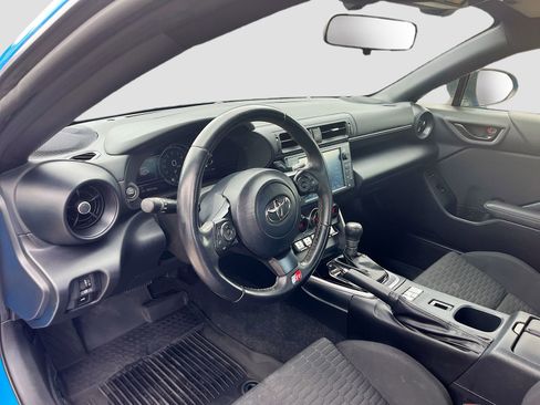 Used 2023 Toyota GR86 RWD image 9