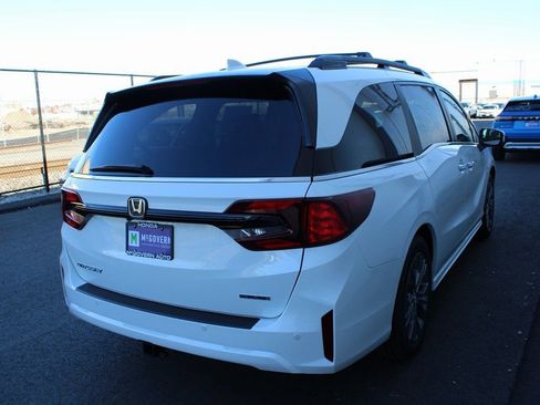 New 2026 Honda Odyssey Touring image 14