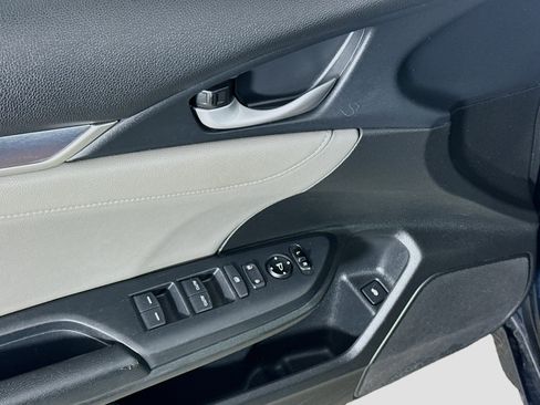 Used 2017 Honda Civic Touring image 24