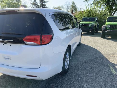 Used 2023 Chrysler Voyager LX FWD image 18