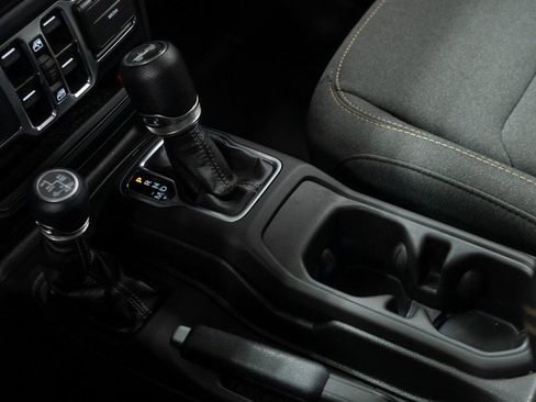 Used 2025 Jeep Wrangler Unlimited Sahara w/ Safety Group AWD/4WD image 17
