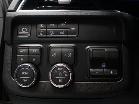 Used 2025 Chevrolet Tahoe Z71 w/ Z71 Off-Road Package AWD/4WD image 71