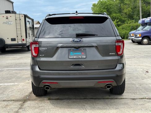 Used 2017 Ford Explorer XLT w/ Equipment Group 202A AWD/4WD image 6