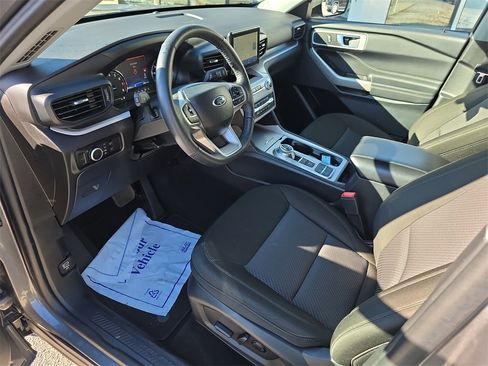 Used 2024 Ford Explorer XLT image 11