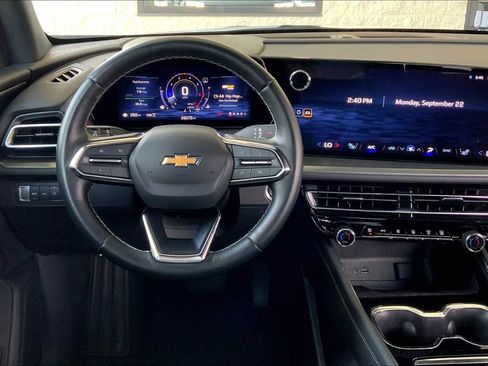 Used 2024 Chevrolet Traverse LT image 9