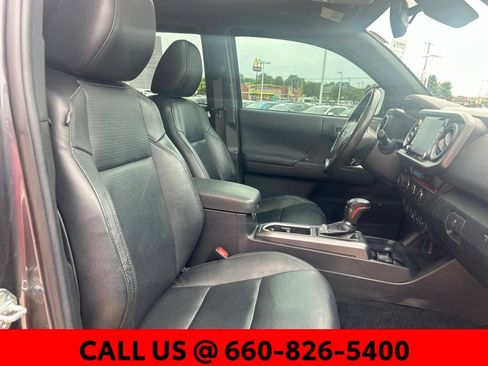 Used 2021 Toyota Tacoma TRD Sport w/ TRD Premium Sport Package AWD/4WD image 8