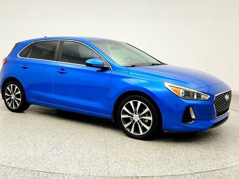 Used 2018 Hyundai Elantra GT image 3