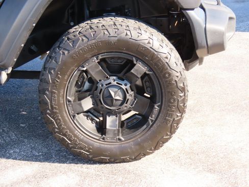 Used 2019 Jeep Wrangler Unlimited Sport S image 9