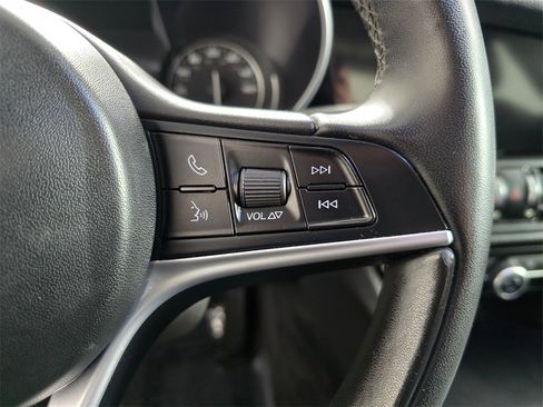 Used 2019 Alfa Romeo Giulia Base image 30