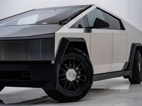 Used 2024 Tesla Cybertruck AWD Crew Cab image 2