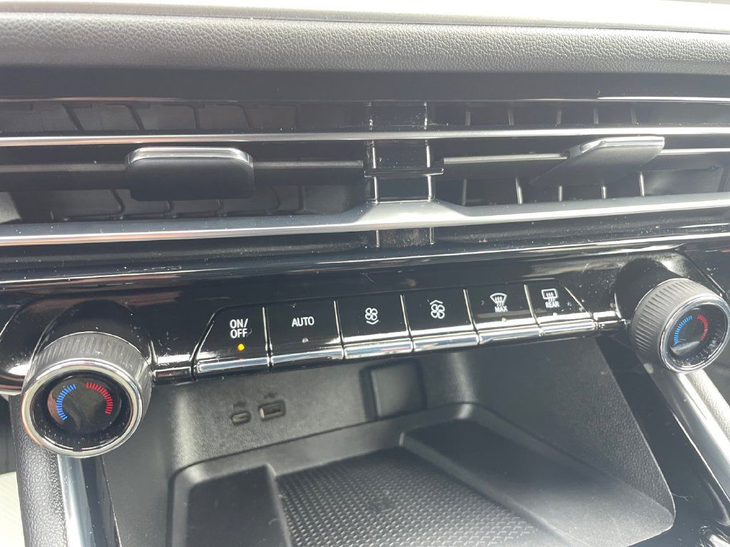 Used 2024 Chevrolet Traverse LT w/ LPO, Floor Liner Package FWD image 28