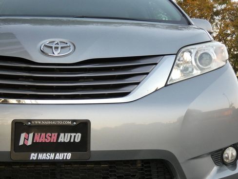 Used 2015 Toyota Sienna XLE image 15