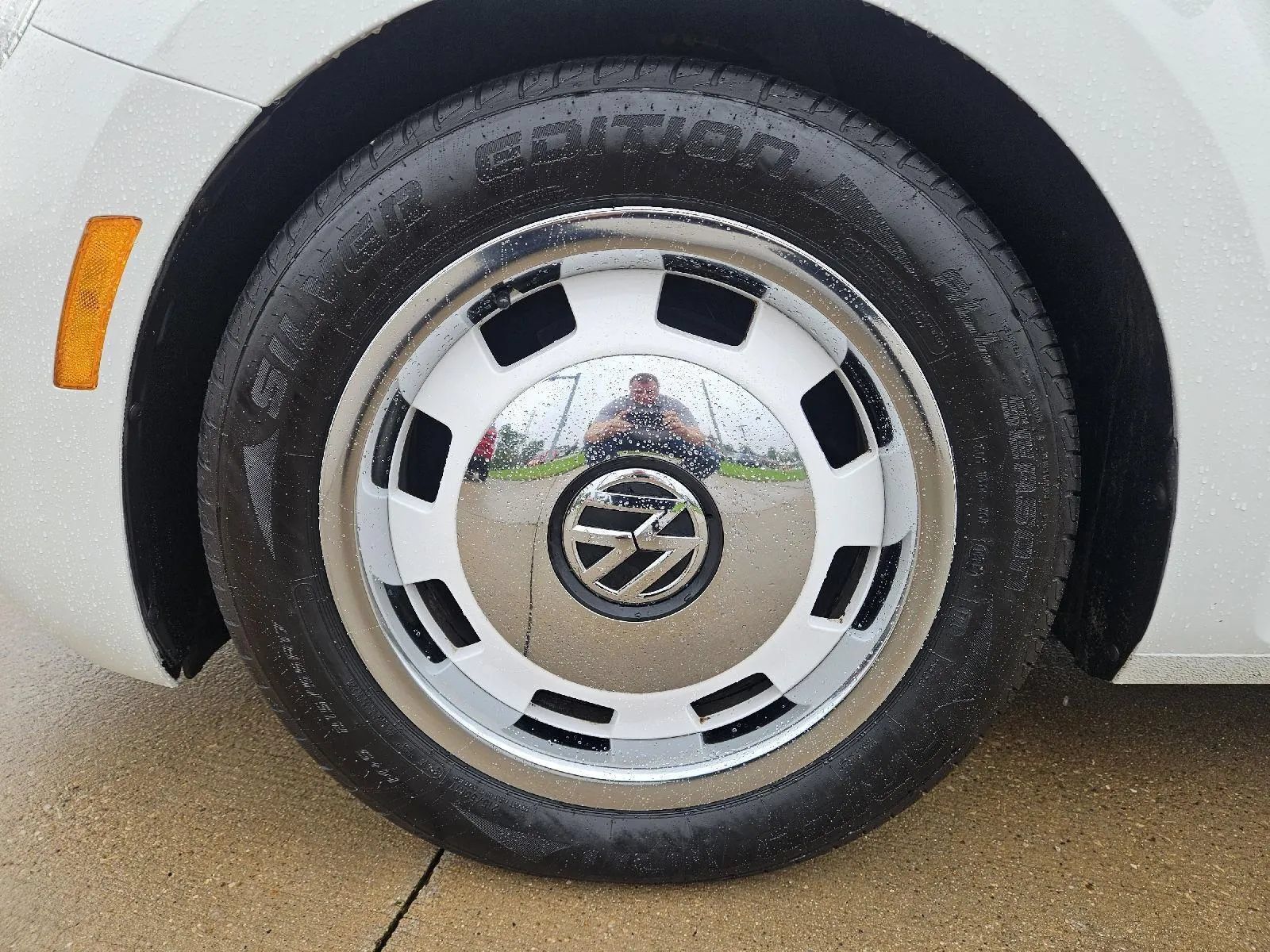 Used 2018 Volkswagen Beetle 2.0T FWD image 9