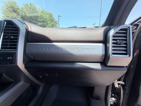 Used 2017 Ford F250 Platinum w/ Platinum Ultimate Package AWD/4WD image 21