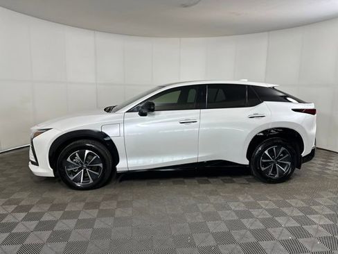Used 2025 Lexus RZ 450e image 6