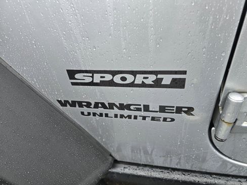 Used 2016 Jeep Wrangler Unlimited Sport image 9