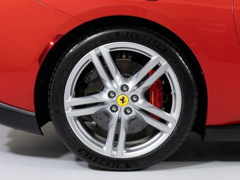 Used 2020 Ferrari Portofino image 19