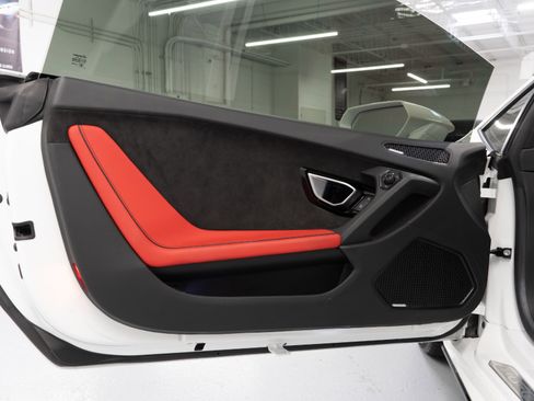 Used 2020 Lamborghini Huracan EVO image 13