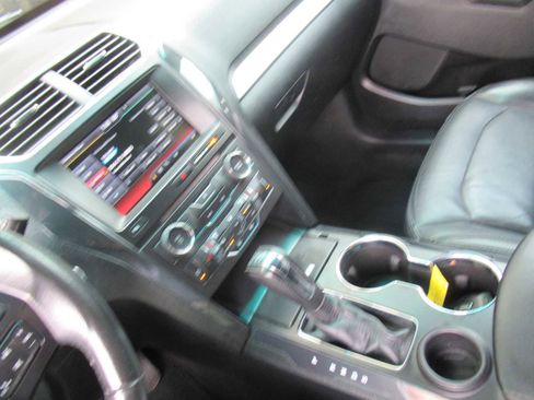 Used 2016 Ford Explorer XLT w/ Equipment Group 202A image 29