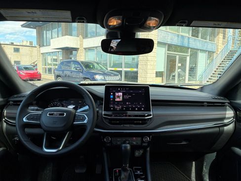 Used 2025 Jeep Compass Trailhawk image 32