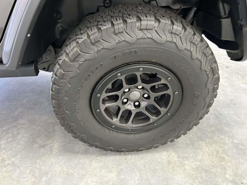 Used 2023 Jeep Wrangler Unlimited Rubicon w/ Xtreme 35 Tire Package AWD/4WD image 11