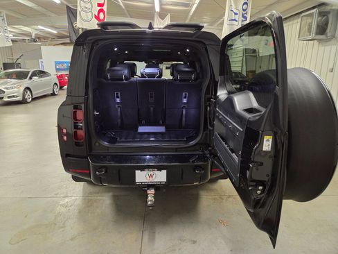 Used 2024 Land Rover Defender 130 X-Dynamic SE AWD/4WD image 36