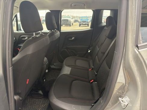 Certified 2021 Jeep Renegade Trailhawk w/ Trailer Tow Group image 9