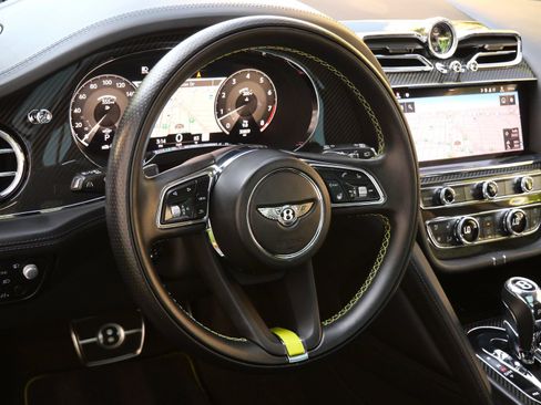Used 2023 Bentley Bentayga AWD/4WD image 8