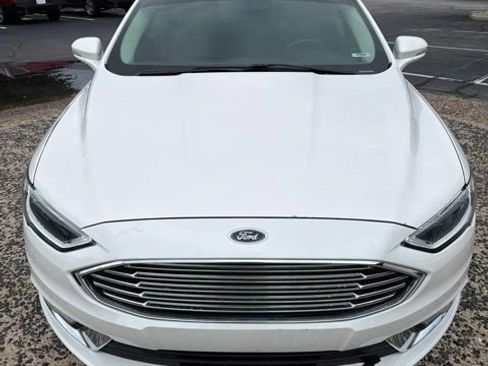 Used 2017 Ford Fusion SE w/ Fusion SE Technology Package AWD/4WD image 8