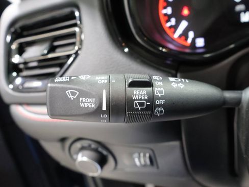 Used 2025 Dodge Durango GT AWD/4WD image 35