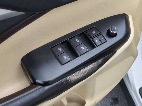 Used 2017 Toyota Highlander XLE w/ Carpet Mat Package AWD/4WD image 13